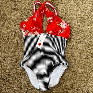 Medium Cupshe One-piece swimsuit, red floral with black and white